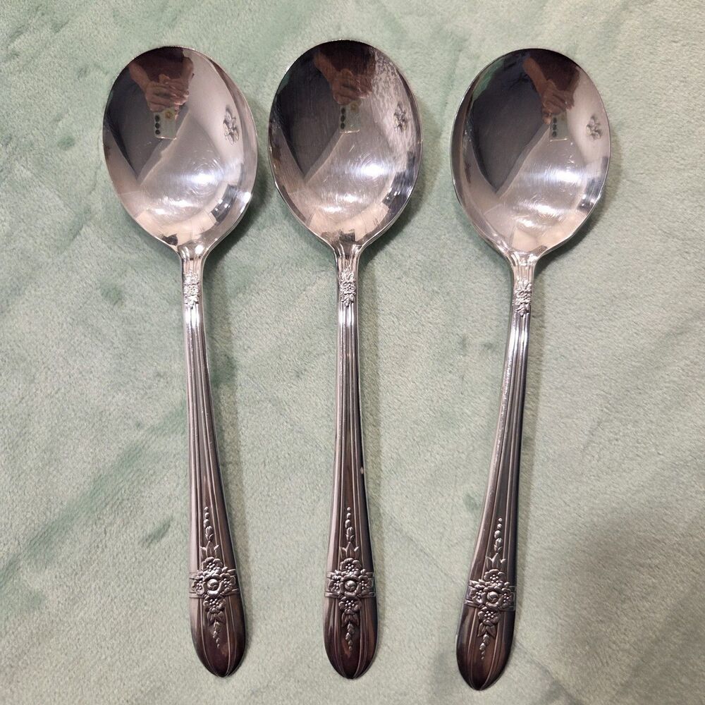 Vintage Wm Rogers Extra Plate Lot of 3 Round Soup Spoons Triumph Pattern 1941